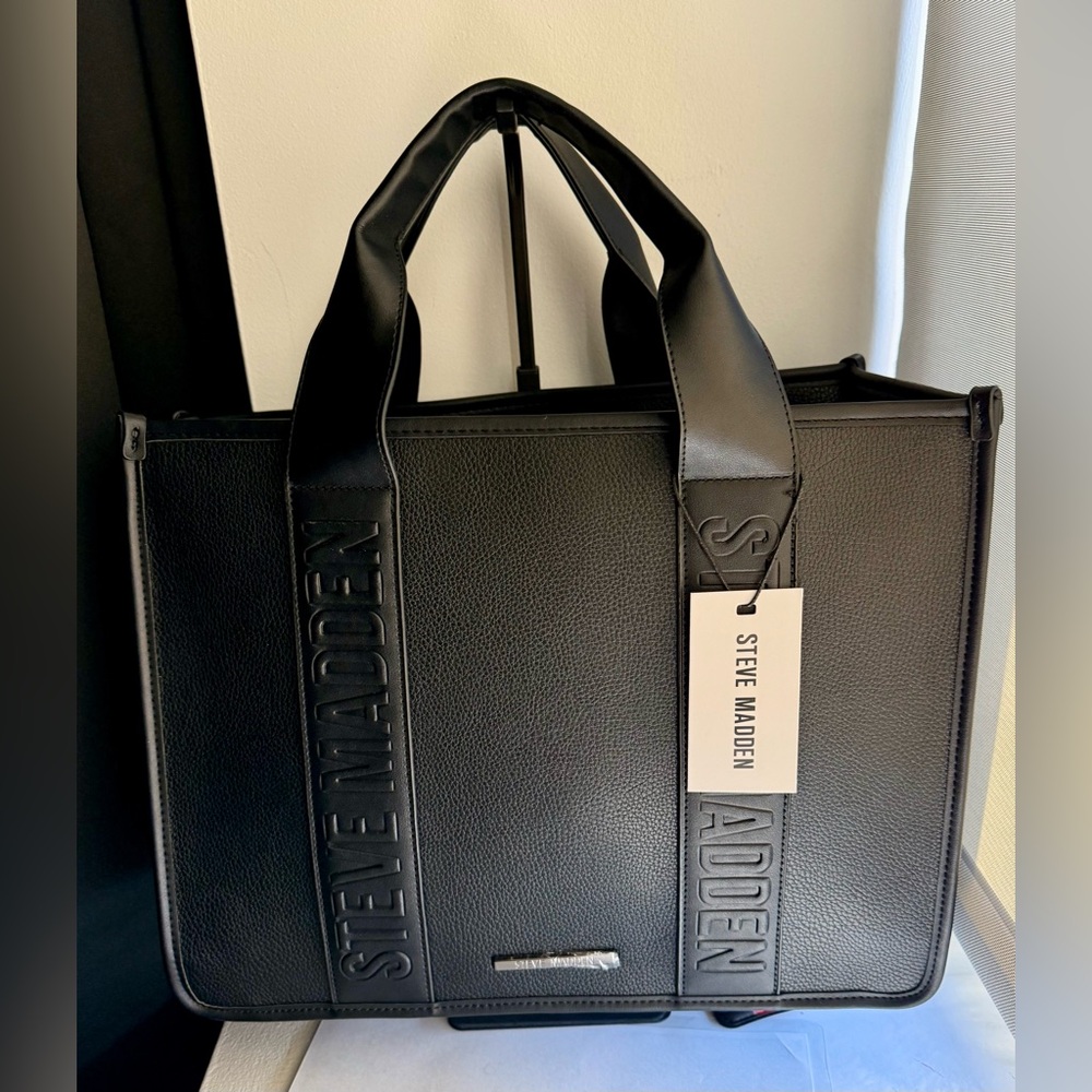 SOLD 🖤Steve Madden Black Tote Bag